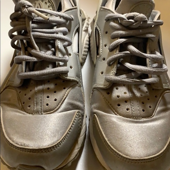 W Air Huarache Run SE - Picture 1 of 4